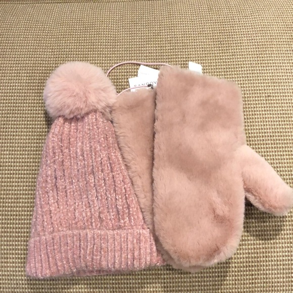 sandova Accessories - Luxury faux fur Mittens M/L and a hat set